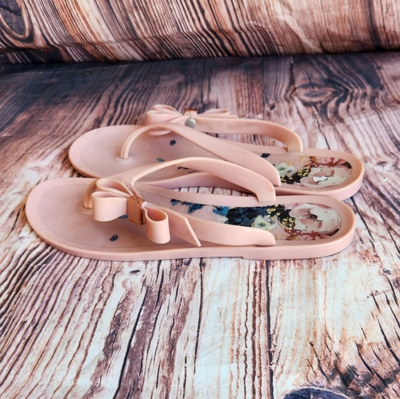 Elegant Pink Bow Flip Flops - Picture 4 of 5